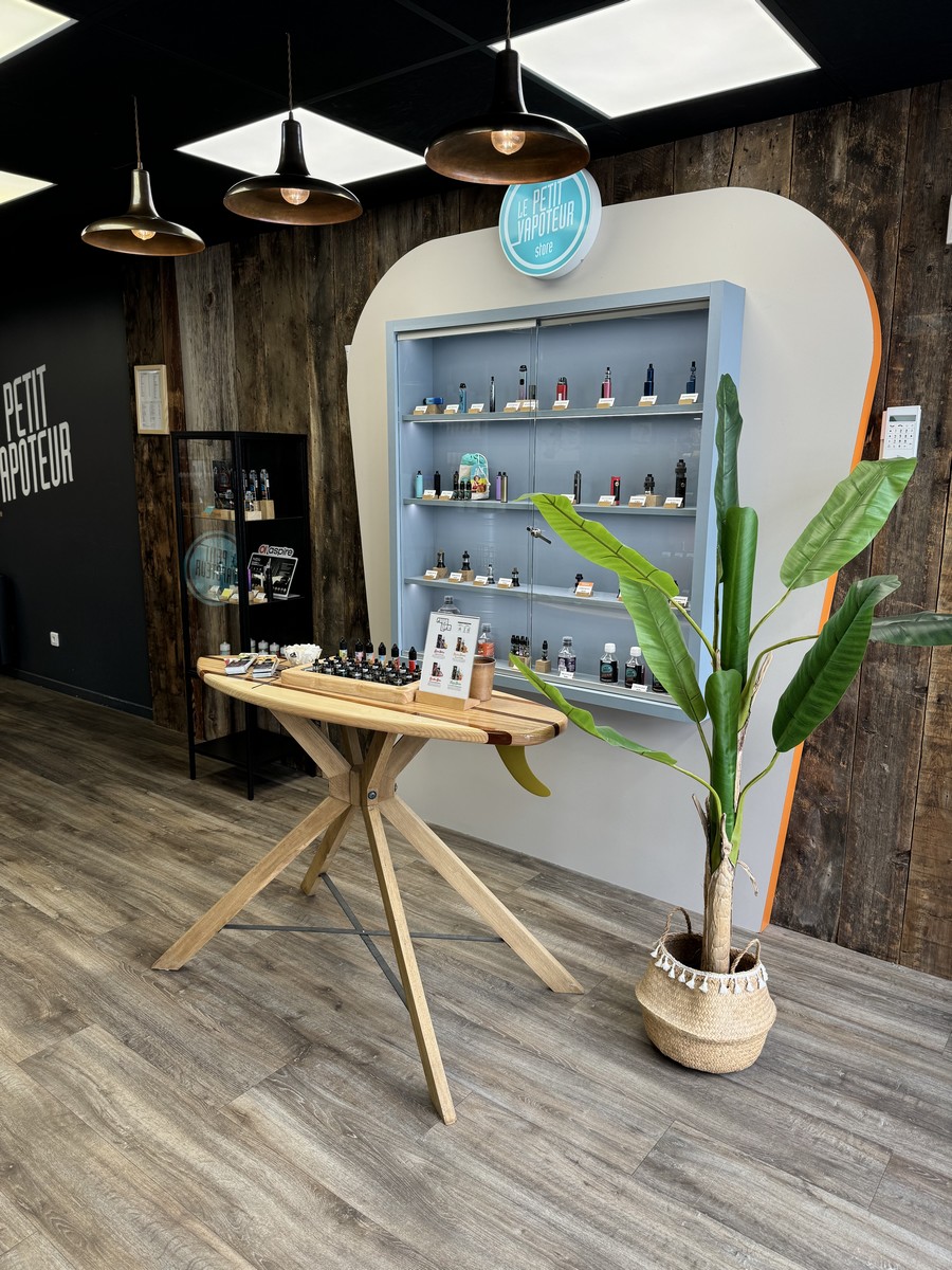 Vitrines magasin e-cigarette Orl&eacute;ans